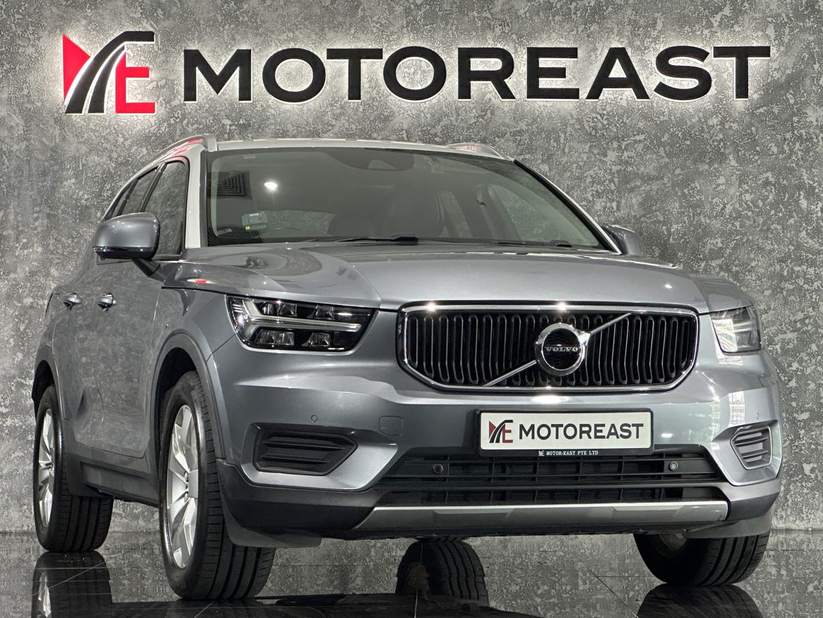 VOLVO XC40 T4 MOMENTUM