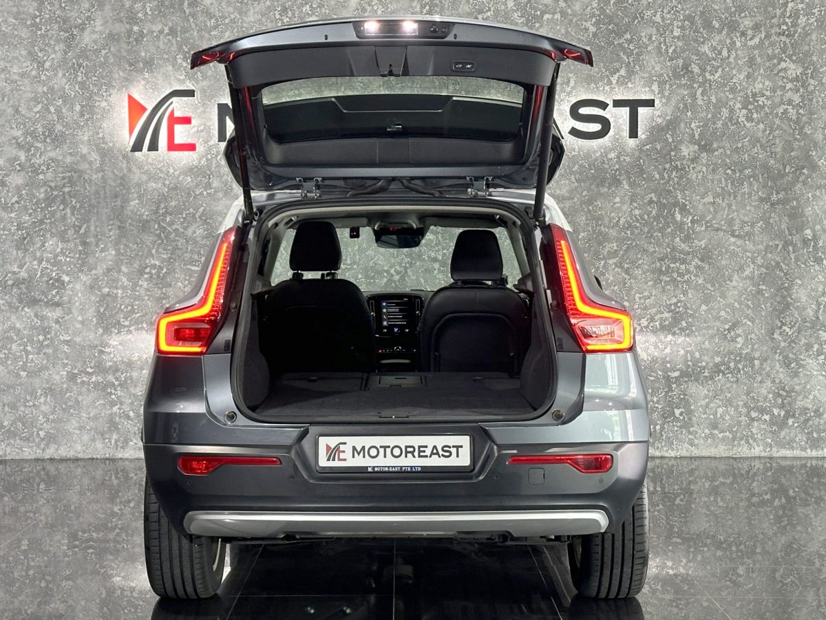 VOLVO XC40 T4 MOMENTUM - Image 10