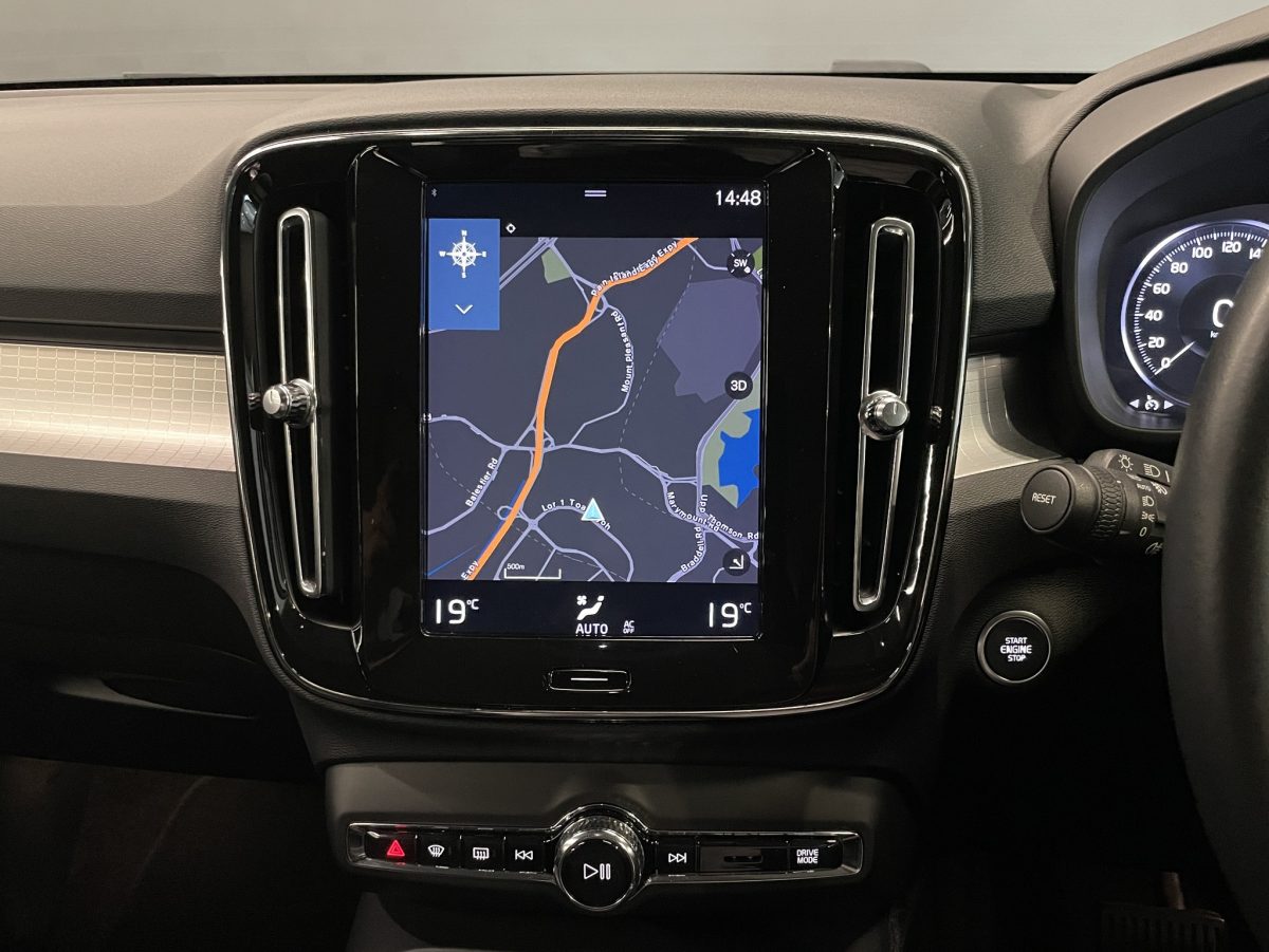 VOLVO XC40 T4 MOMENTUM - Image 6