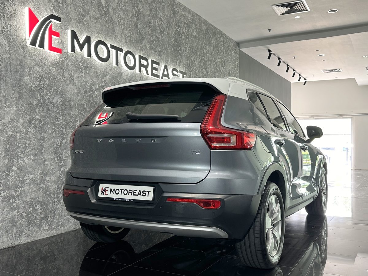 VOLVO XC40 T4 MOMENTUM - Image 3