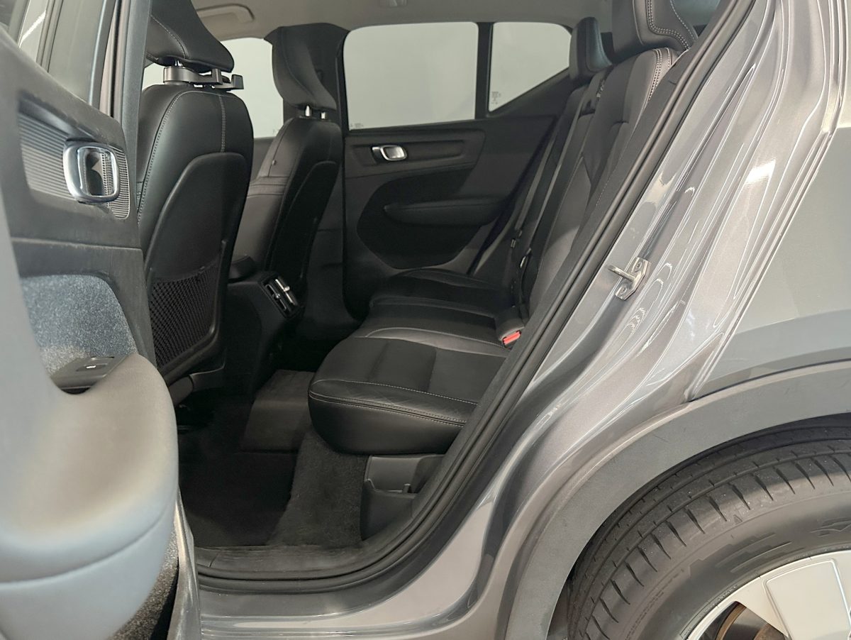 VOLVO XC40 T4 MOMENTUM - Image 9