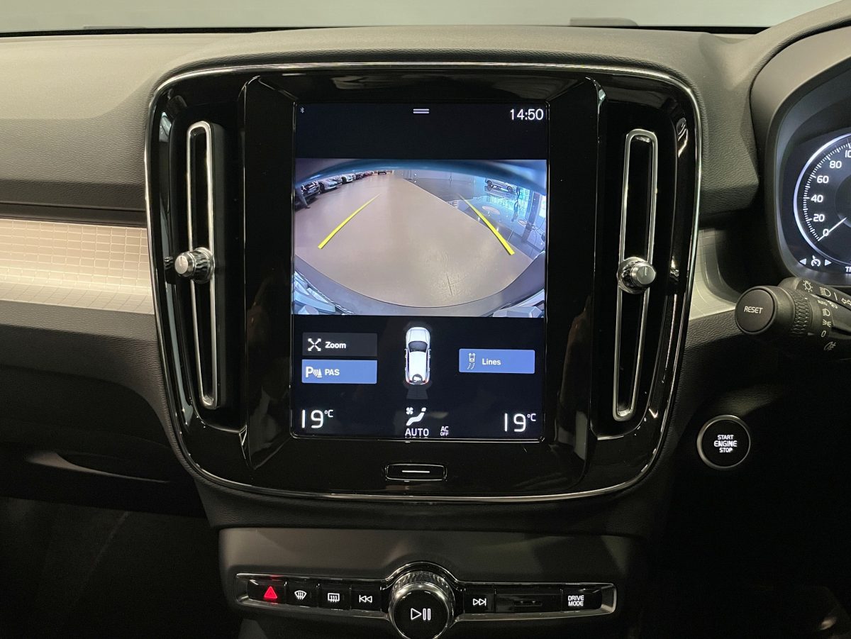VOLVO XC40 T4 MOMENTUM - Image 7