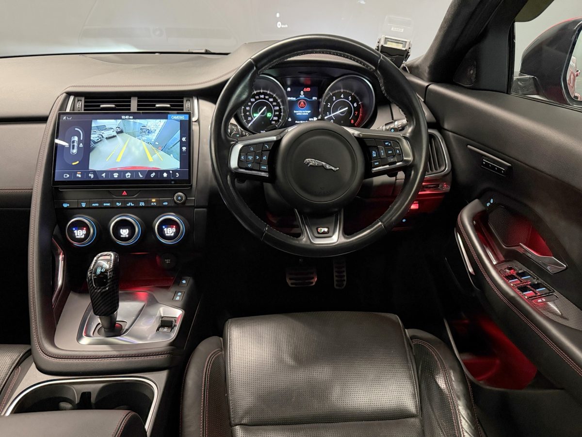 JAGUAR E-PACE 2.0P R- DYNAMIC PANORAMIC ROOF - Image 4