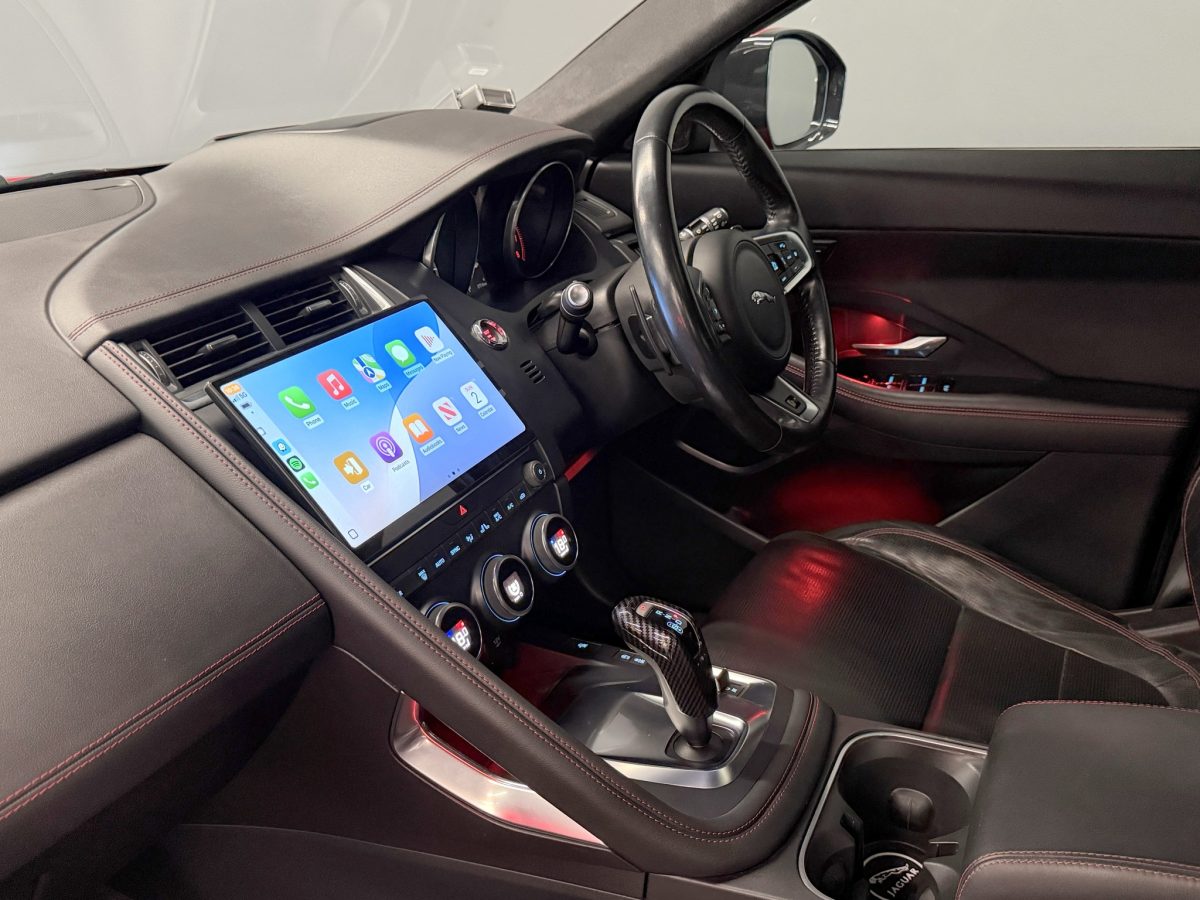 JAGUAR E-PACE 2.0P R- DYNAMIC PANORAMIC ROOF - Image 5