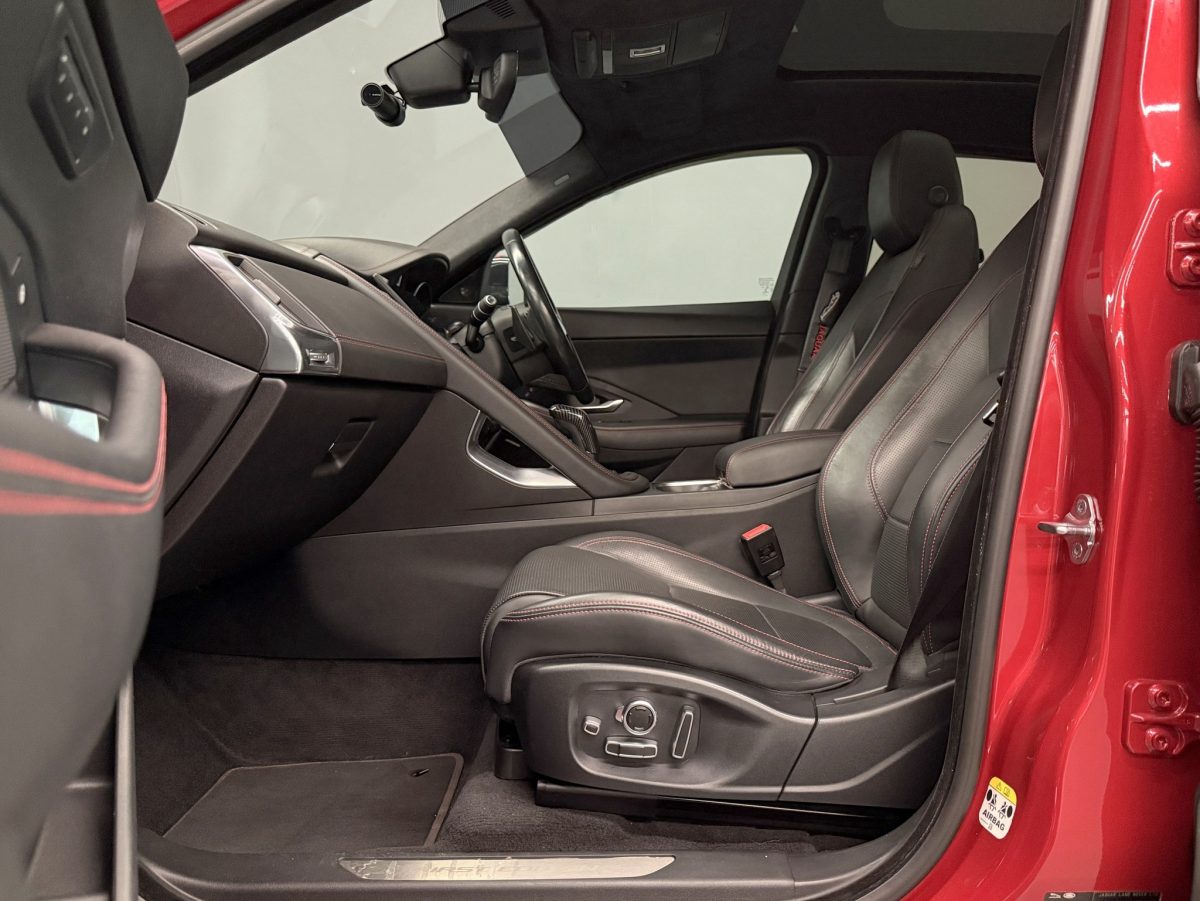JAGUAR E-PACE 2.0P R- DYNAMIC PANORAMIC ROOF - Image 7
