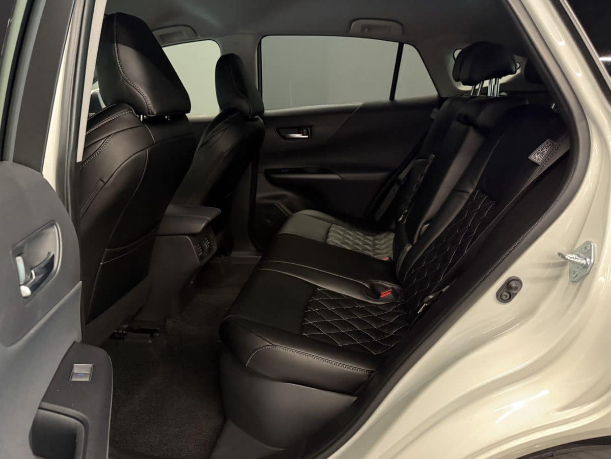 TOYOTA HARRIER 2.5 HYBRID S - Image 8