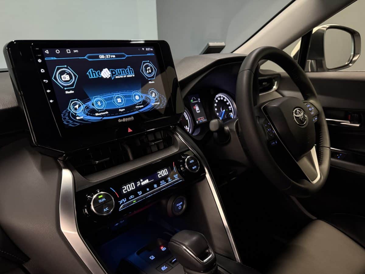 TOYOTA HARRIER 2.5 HYBRID S - Image 6