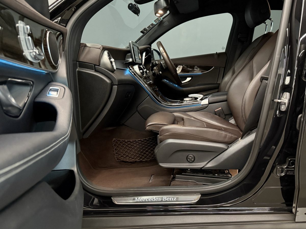 MERCEDES BENZ GLC250 4MATIC COUPE AMG LINE (R19 LED) - Image 5