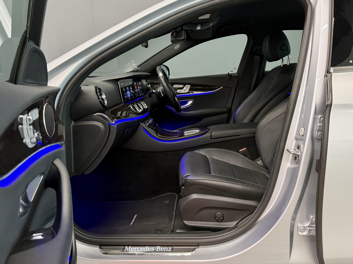 MERCEDES BENZ E200 SPORT M-HYBRID - Image 4