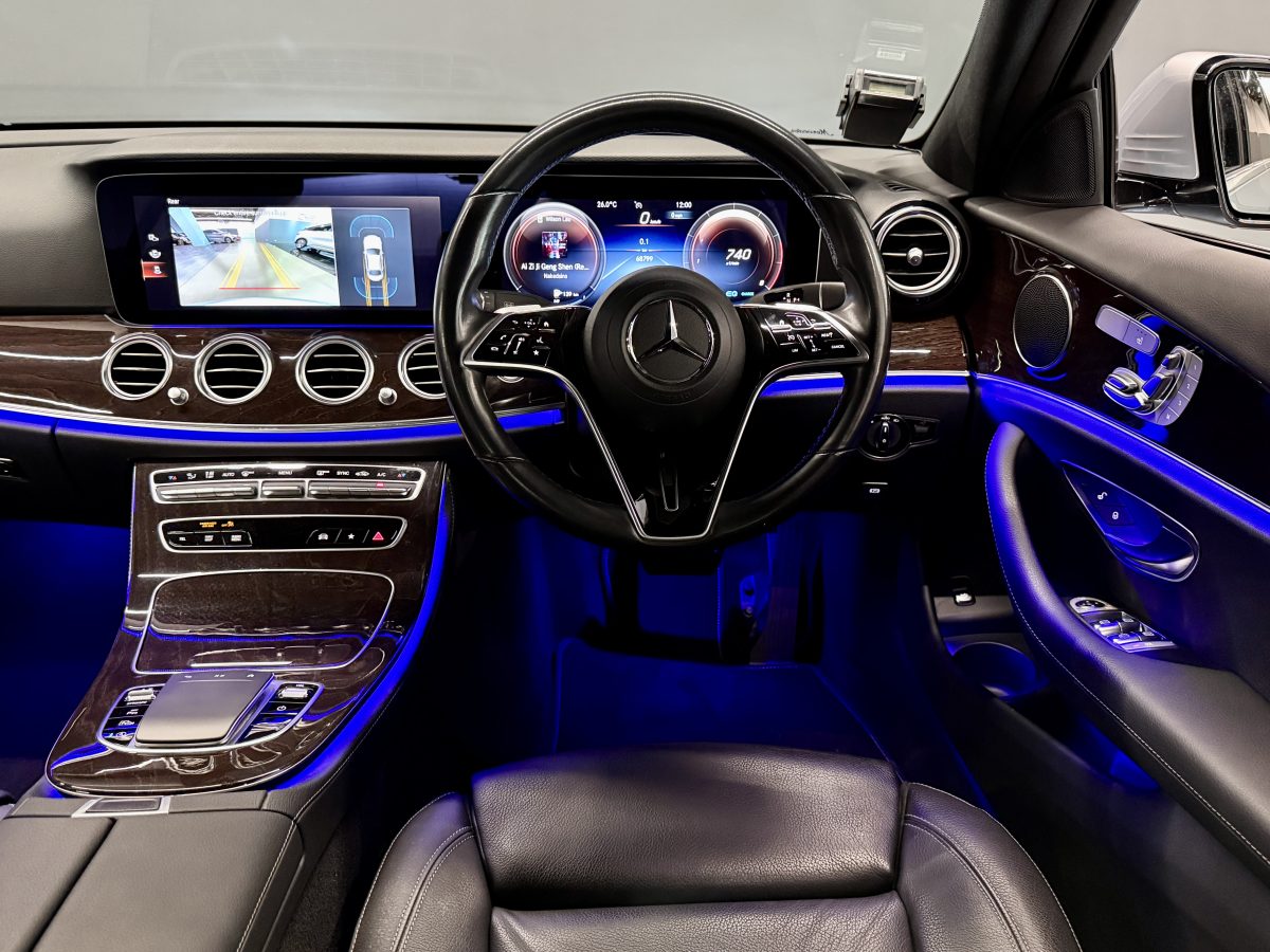 MERCEDES BENZ E200 SPORT M-HYBRID - Image 5