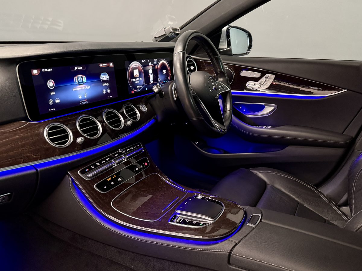 MERCEDES BENZ E200 SPORT M-HYBRID - Image 7