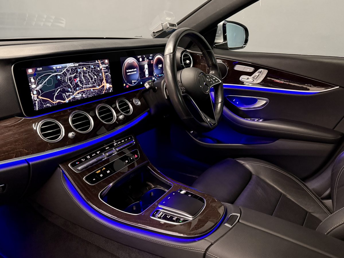 MERCEDES BENZ E200 SPORT M-HYBRID - Image 6