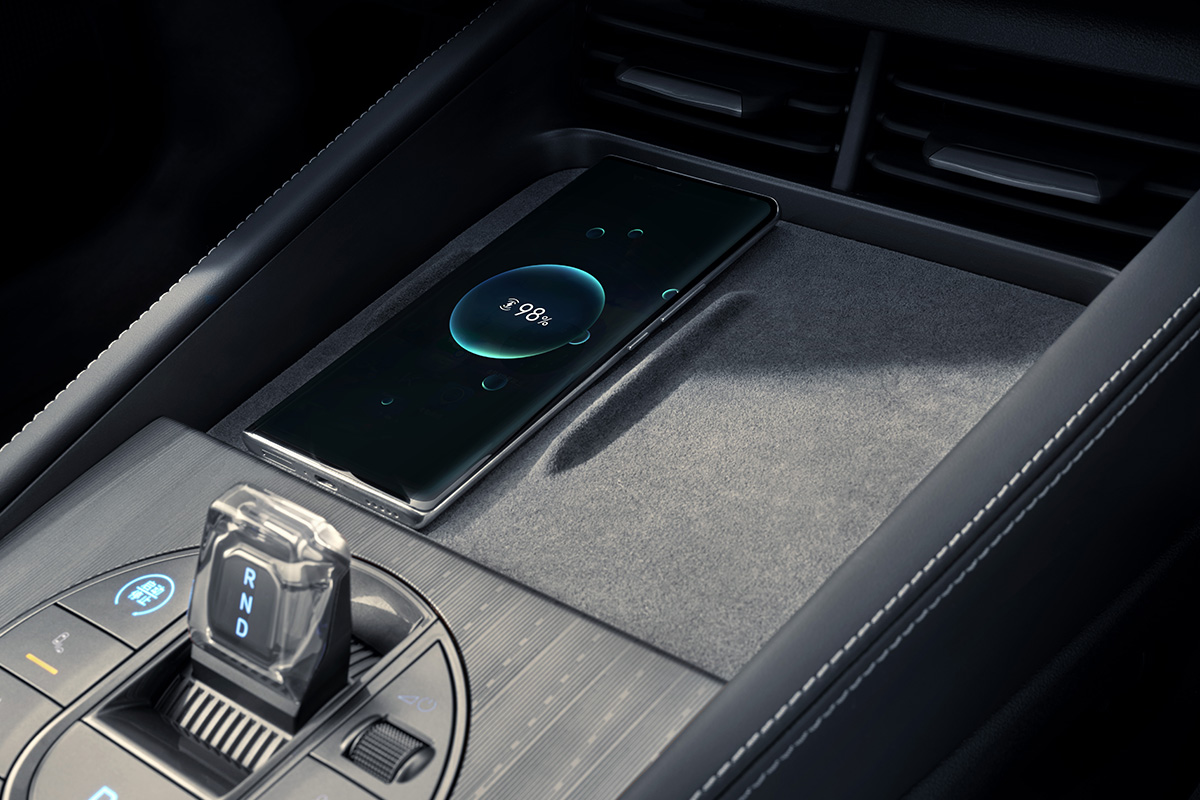 High-Speed Wireless Charging Station